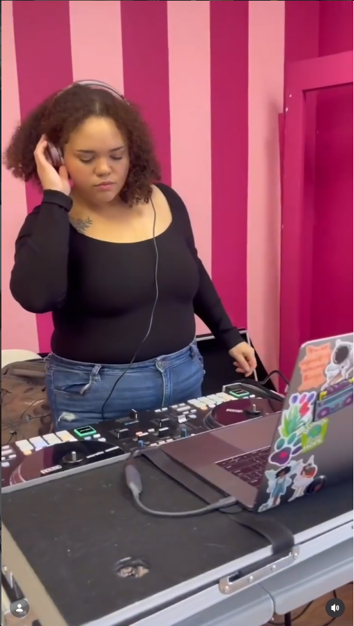 DJ Cookie in pink