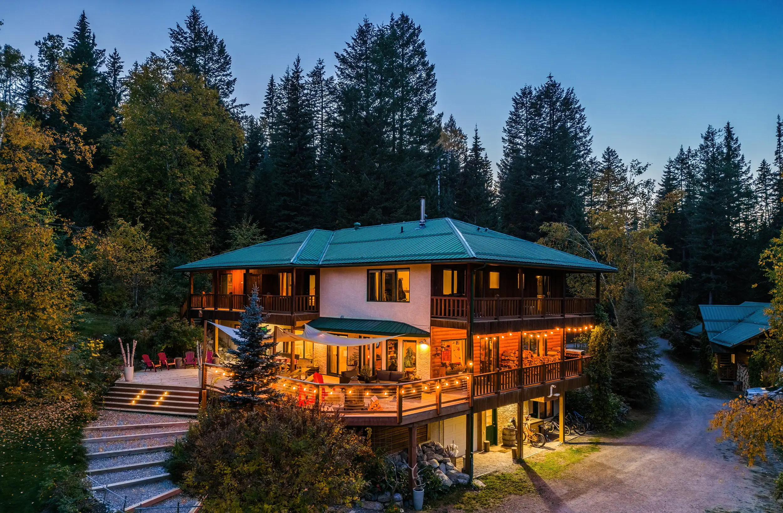 Hillside Lodge & Chalets
