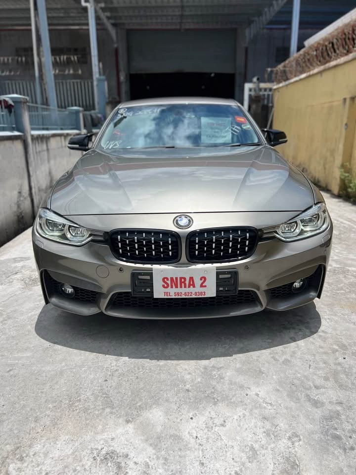2016 BMW 318 bronze — front view showing iconic kidney grille and LED headlights